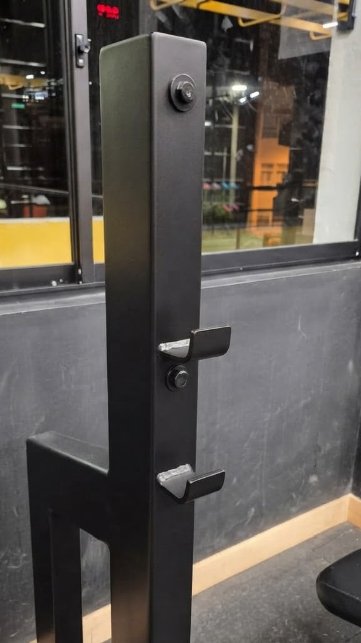 Pintura de estructuras metálicas en soporte de banco - después